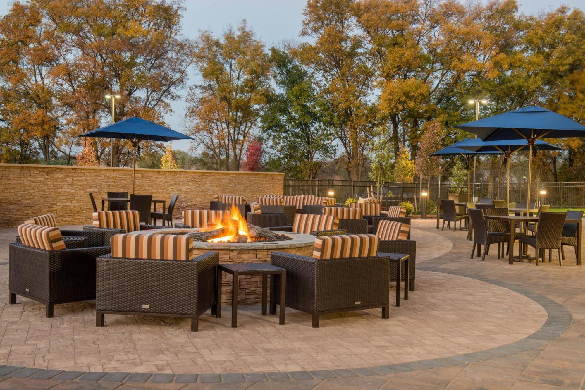 Courtyard By Marriott Shippensburg Exterior foto